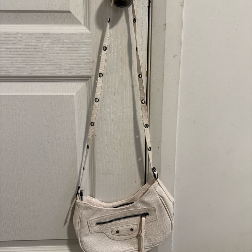 Elegant Cream Shoulder Bag
